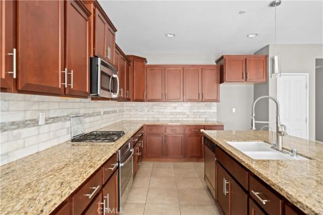 18039 Lapis, San Bernardino, CA 92407