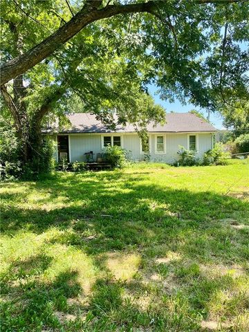 210 N BATES Avenue, Adrian, MO 64720