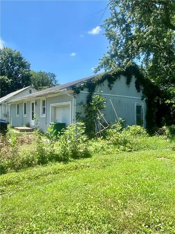 210 N BATES Avenue, Adrian, MO 64720