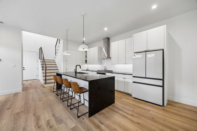 818 Muncie Avenue, Dallas, TX 75212