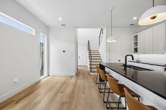 818 Muncie Avenue, Dallas, TX 75212