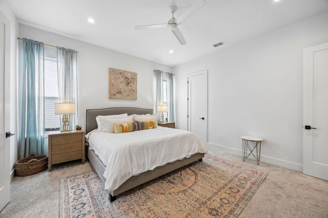 818 Muncie Avenue, Dallas, TX 75212