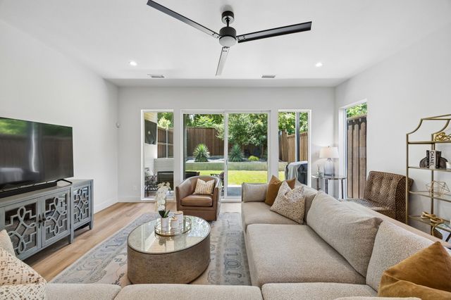 818 Muncie Avenue, Dallas, TX 75212