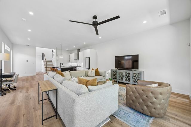 818 Muncie Avenue, Dallas, TX 75212
