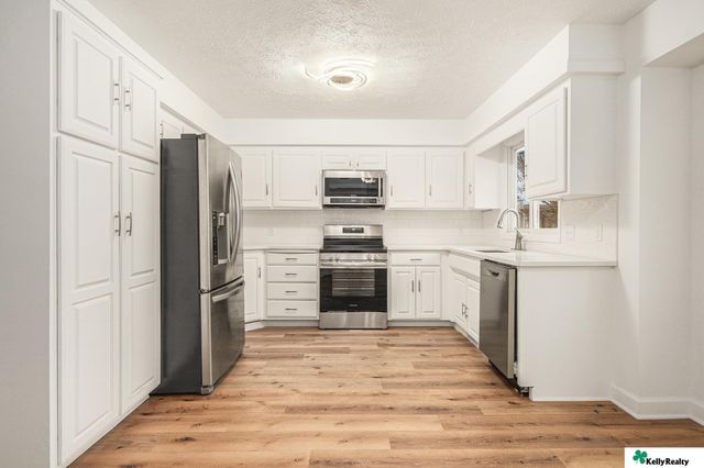 15241 R Street, Omaha, NE 68137