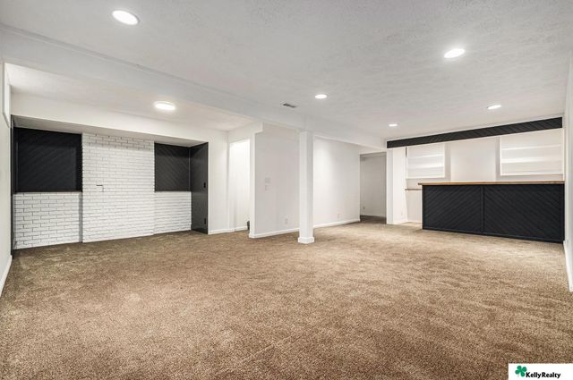 15241 R Street, Omaha, NE 68137