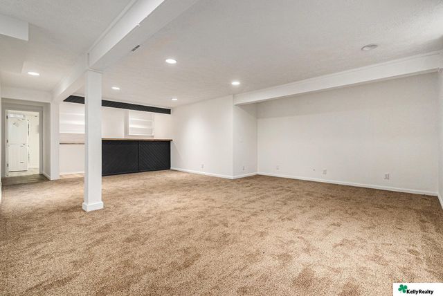 15241 R Street, Omaha, NE 68137