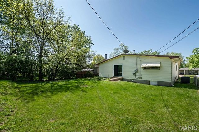 525 Angelus Drive, Florissant, MO 63031