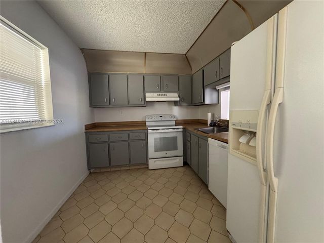 1800 SW 81st Ave 1414, North Lauderdale, FL 33068