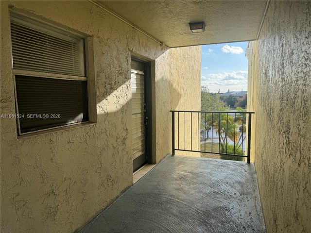 1800 SW 81st Ave 1414, North Lauderdale, FL 33068