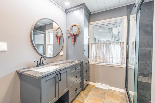 1755 W Farview Drive, Peru, IN 46970