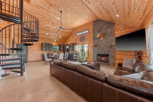 12995 Hackberry Rd, Rocksprings, TX 78880