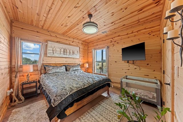 12995 Hackberry Rd, Rocksprings, TX 78880