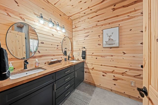 12995 Hackberry Rd, Rocksprings, TX 78880