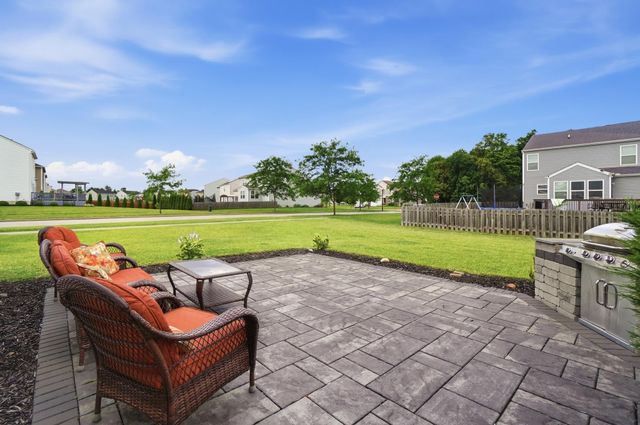 136 Halcyon Drive, Pataskala, OH 43062
