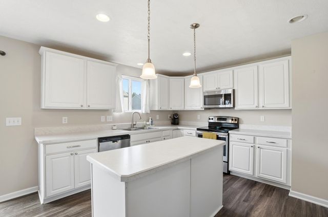 136 Halcyon Drive, Pataskala, OH 43062