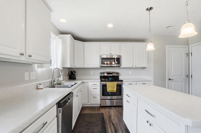136 Halcyon Drive, Pataskala, OH 43062