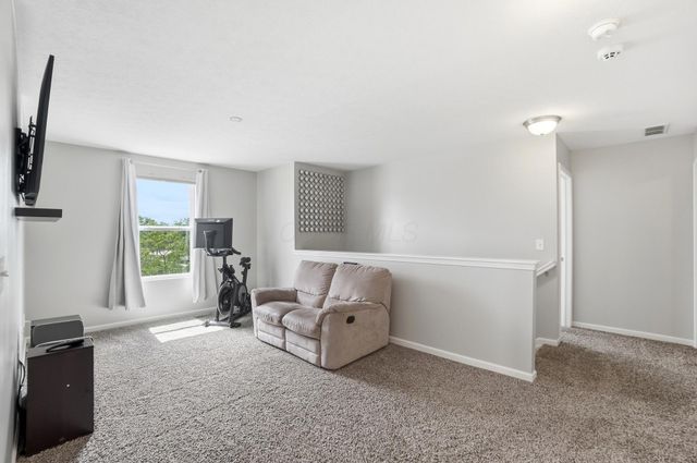 136 Halcyon Drive, Pataskala, OH 43062