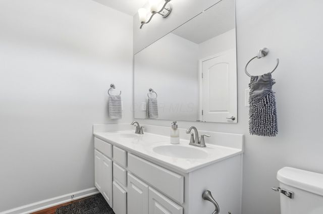 136 Halcyon Drive, Pataskala, OH 43062