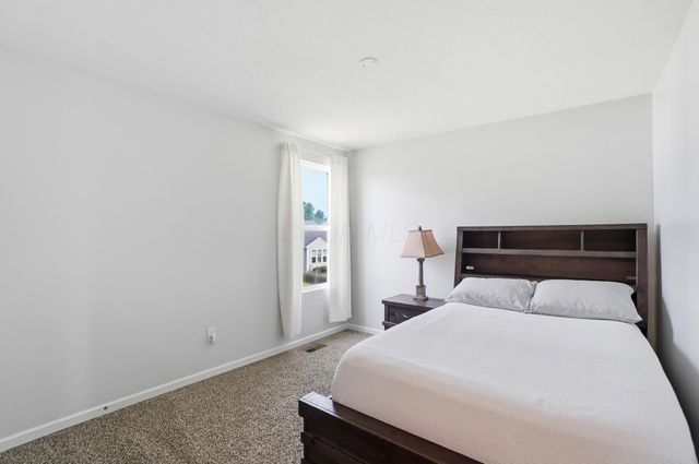 136 Halcyon Drive, Pataskala, OH 43062