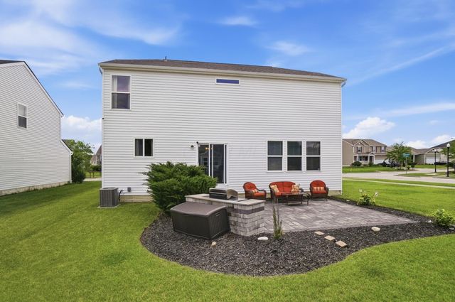 136 Halcyon Drive, Pataskala, OH 43062