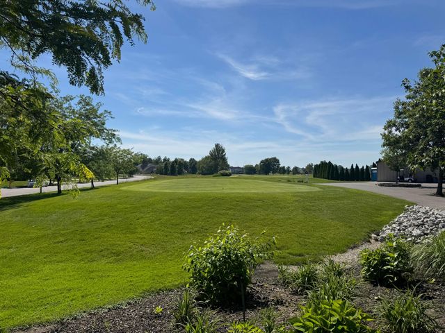 136 Halcyon Drive, Pataskala, OH 43062