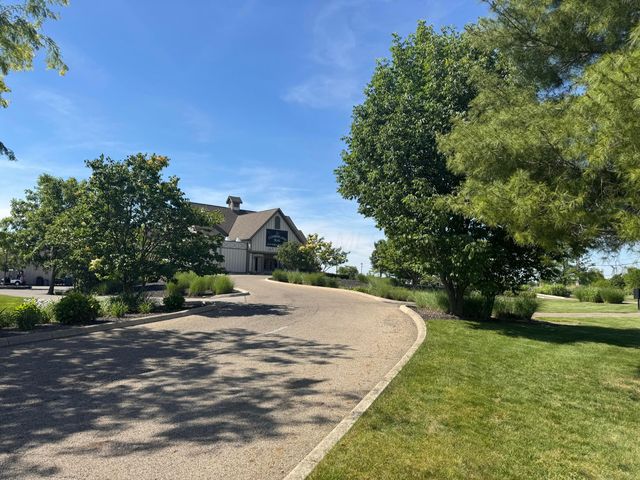 136 Halcyon Drive, Pataskala, OH 43062