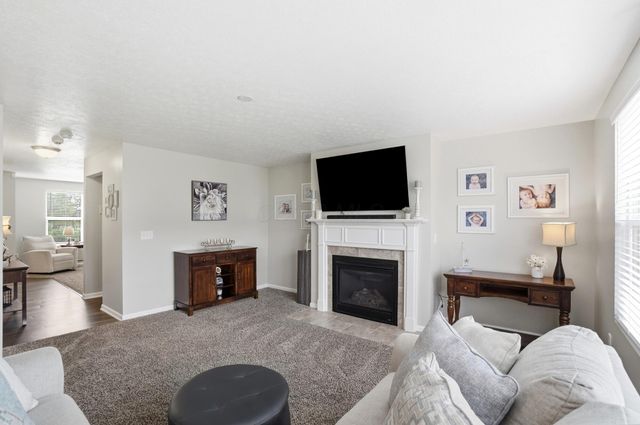 136 Halcyon Drive, Pataskala, OH 43062