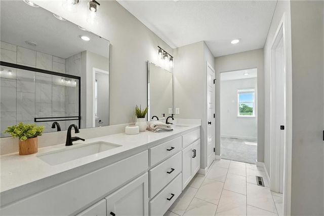 354 SW Amara Drive, Blue Springs, MO 64064