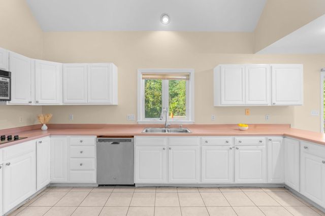 51 Goodnow Ln, Framingham, MA 01702