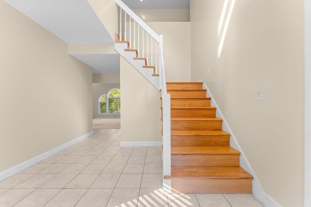 51 Goodnow Ln, Framingham, MA 01702