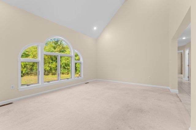 51 Goodnow Ln, Framingham, MA 01702
