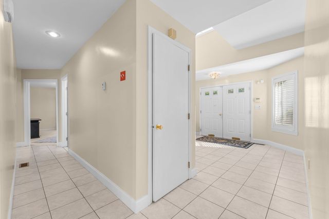 51 Goodnow Ln, Framingham, MA 01702
