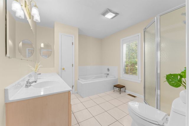 51 Goodnow Ln, Framingham, MA 01702