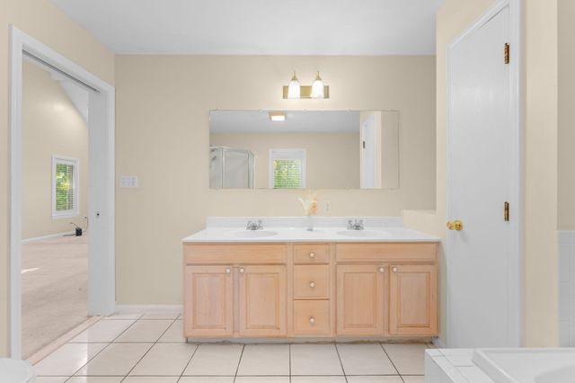 51 Goodnow Ln, Framingham, MA 01702