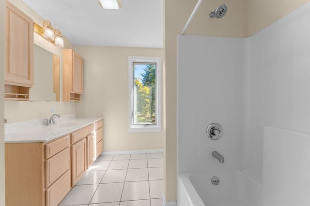51 Goodnow Ln, Framingham, MA 01702