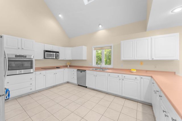 51 Goodnow Ln, Framingham, MA 01702