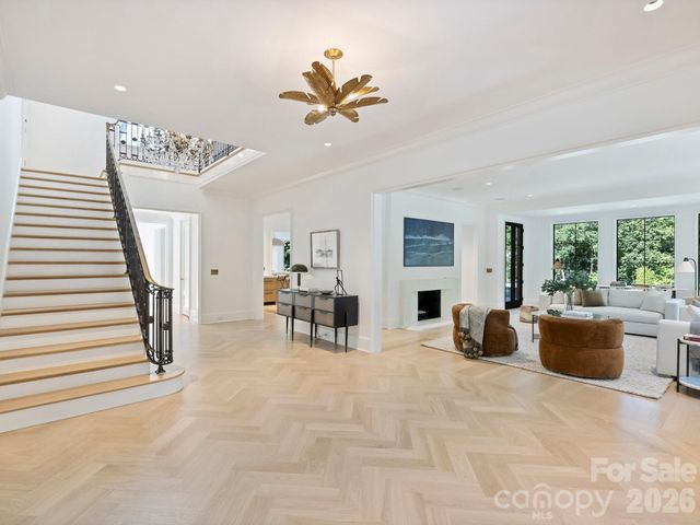 600 Hermitage Road, Charlotte, NC 28207