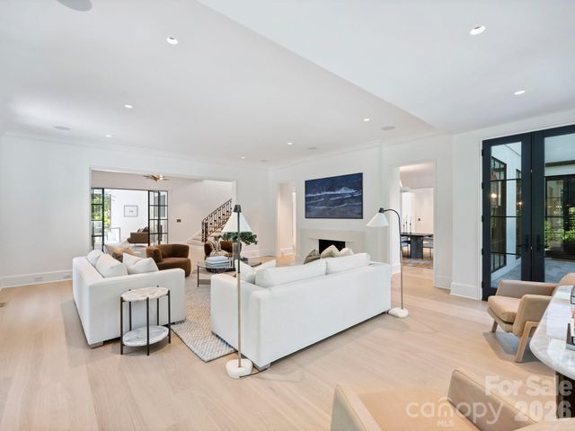 600 Hermitage Road, Charlotte, NC 28207