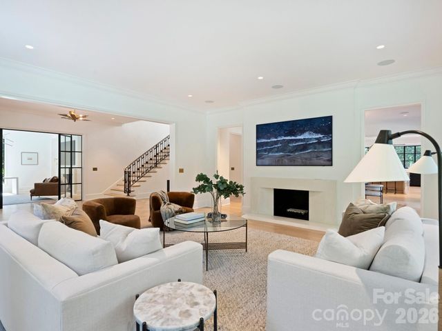 600 Hermitage Road, Charlotte, NC 28207