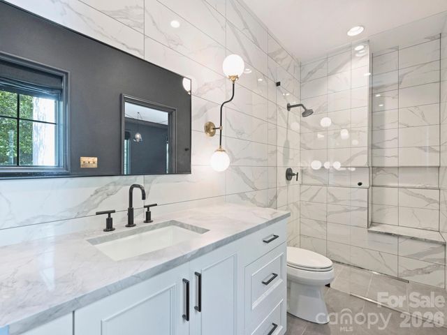 600 Hermitage Road, Charlotte, NC 28207