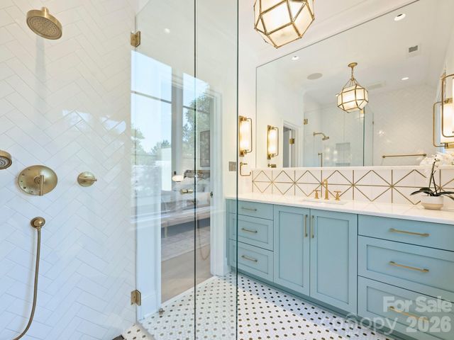 600 Hermitage Road, Charlotte, NC 28207