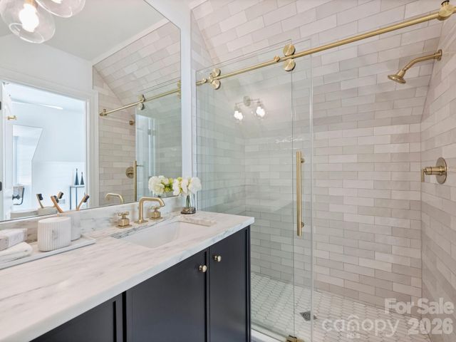 600 Hermitage Road, Charlotte, NC 28207