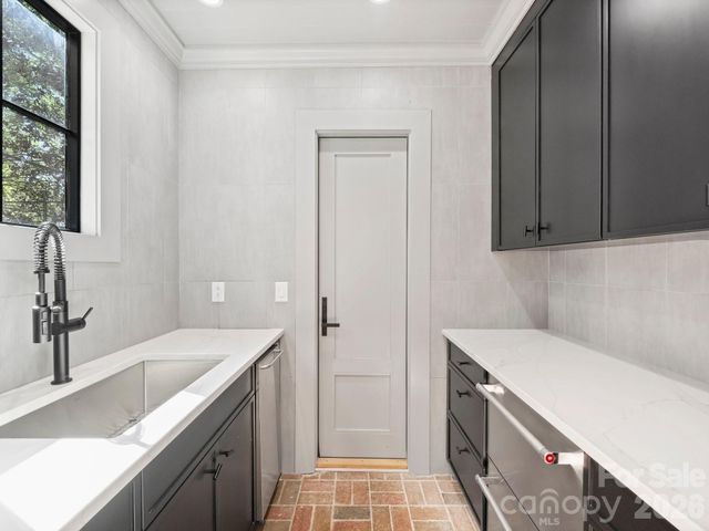 600 Hermitage Road, Charlotte, NC 28207