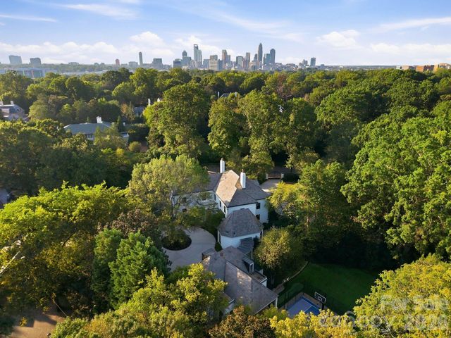 600 Hermitage Road, Charlotte, NC 28207