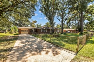 403 Roxanne Street, Tomball, TX 77375