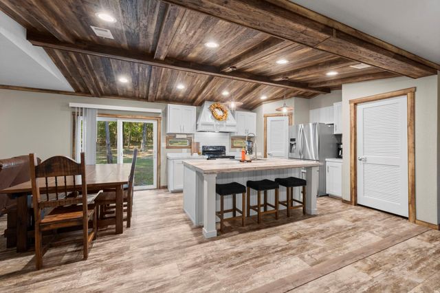 577 S Winding River Road, Oakhurst, TX 77364