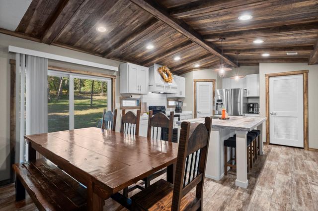 577 S Winding River Road, Oakhurst, TX 77364