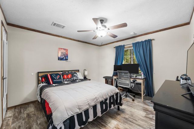 577 S Winding River Road, Oakhurst, TX 77364
