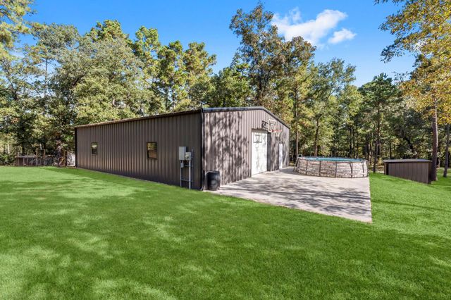 577 S Winding River Road, Oakhurst, TX 77364